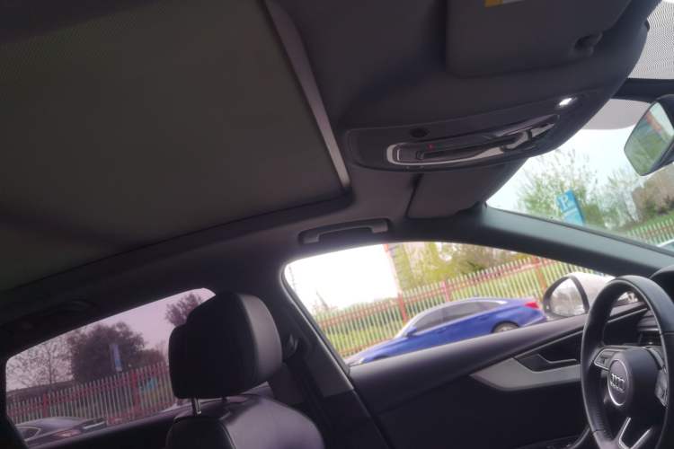 Used Audi A4L 2020 40 TFSI Luxury Dynamic Model Headliner