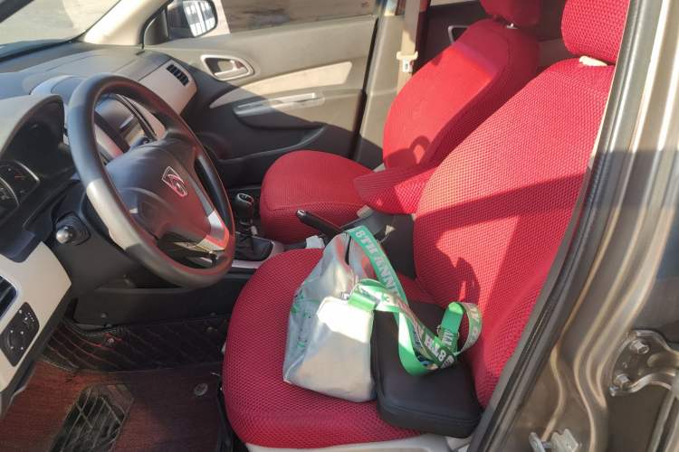 Used Baojun 630 2013 1.5L manual standard version
