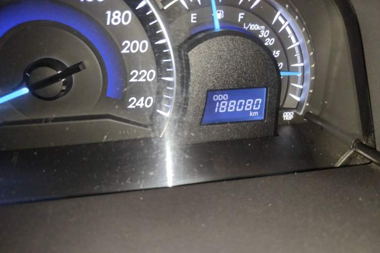 Used Toyota Camry 2016 2.0G 10th Anniversary Leading Edition Odometer Close Up