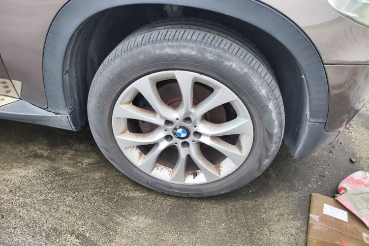 Used BMW X5 2011 xDrive35i Luxury Model Right Front Wheel Hub