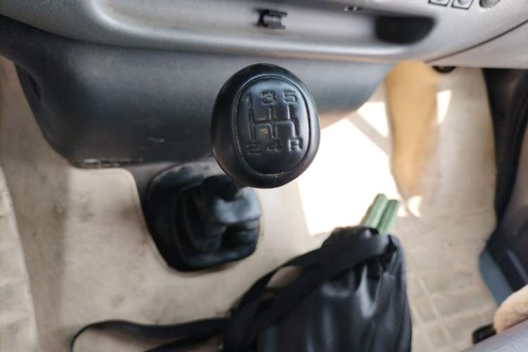 Used Ford Classic Transit 2013 2.8T Diesel Logistics Model with Short Wheelbase and Mid-Roof JX493ZLQ4