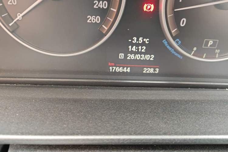 Used BMW 5 Series 2012 523Li Leading Model Odometer Close Up