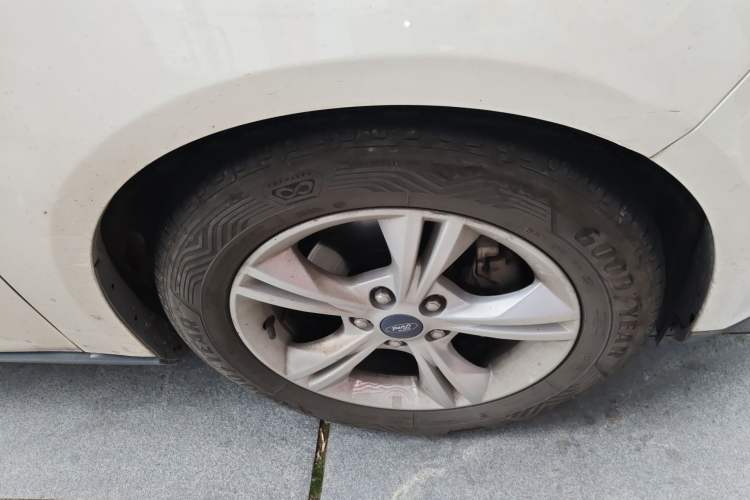 Used Ford Focus 2012 Sedan 1.6L Automatic Fashion Edition