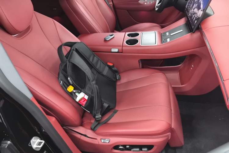 Used Hima Luxeed R7 2024 All-Electric 736 km Ultra Right Front Seat