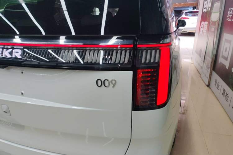 Used Zeekr 009 2024 Six-Seat Executive Version 4WD 108 kWh
