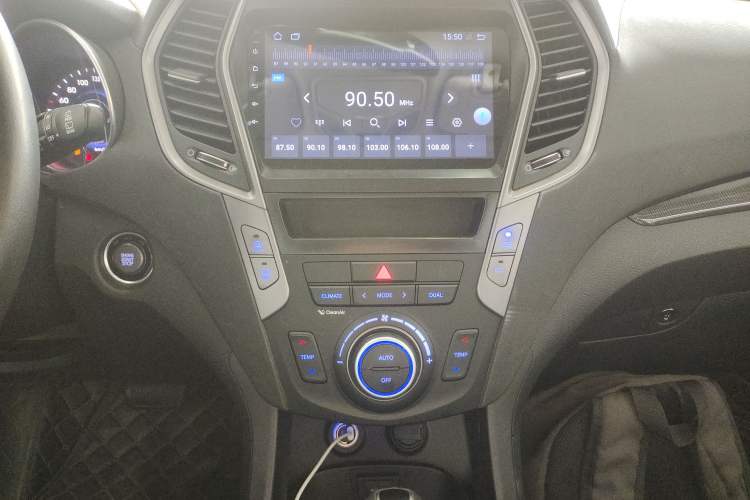 Used Hyundai Santa Fe 2015 2.0T Automatic Two-Wheel Drive Smart Version 5 Seats Audio And AC Panel