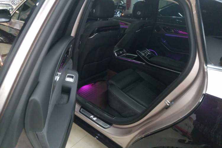 Used Hongqi H9 2020 3.0T Smart Connect Flagship Four-Seat Version Left Rear Seat