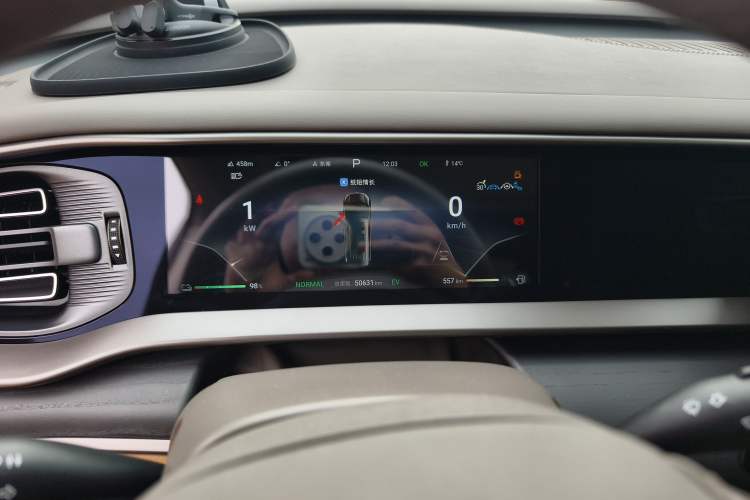 Used Denza D9 2022 DM-i 970 Four-Wheel Drive Flagship Model
