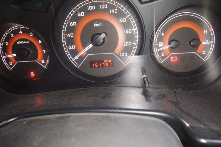 Used Soueast V3 Lingyue 2011 1.5L Manual Upgrade Edition Odometer Close Up