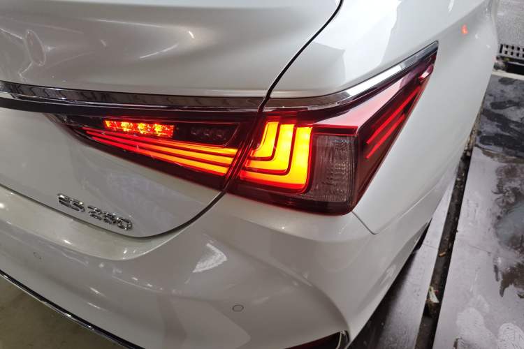 Used Lexus ES 2020 260 Excellence Edition
