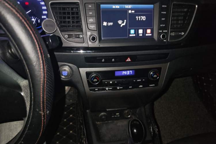 Used Hyundai Mistra 2016 1.8L Automatic Smart GLS Audio And AC Panel