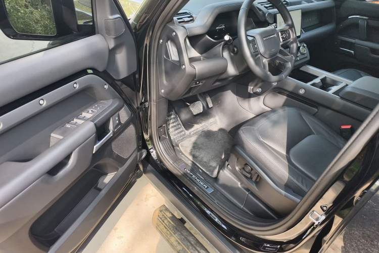 Used Land Rover Defender 2025 110 3.0T P400 – Dynamic HSE