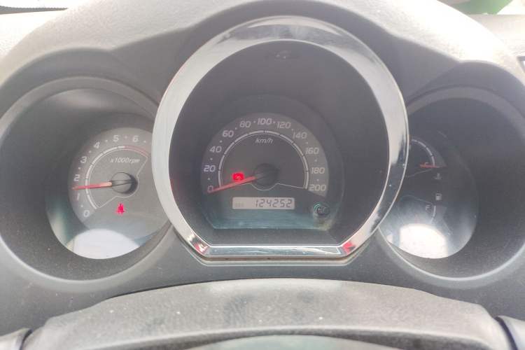 Used Huanghai Jiaolong 2015 2.4L Two-Wheel Drive Gasoline Sport Edition 4G69S4N
