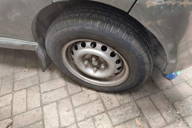 Used Jinbei New Hiace X30L 2016 1.5L Wealth Edition DLCG14 Right Front Wheel Hub