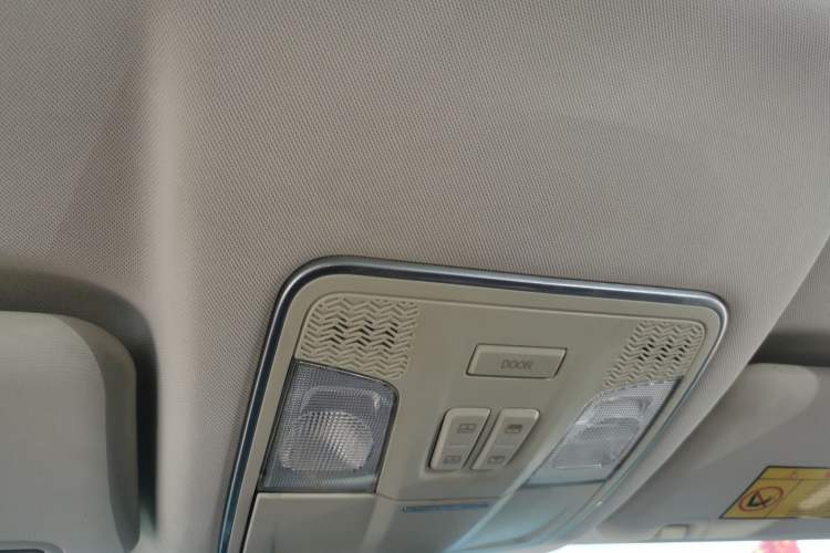 Used Sinotruk VGV U70 2020 1.5T Automatic Smart Enjoyment Elite Edition 5 Seats Headliner