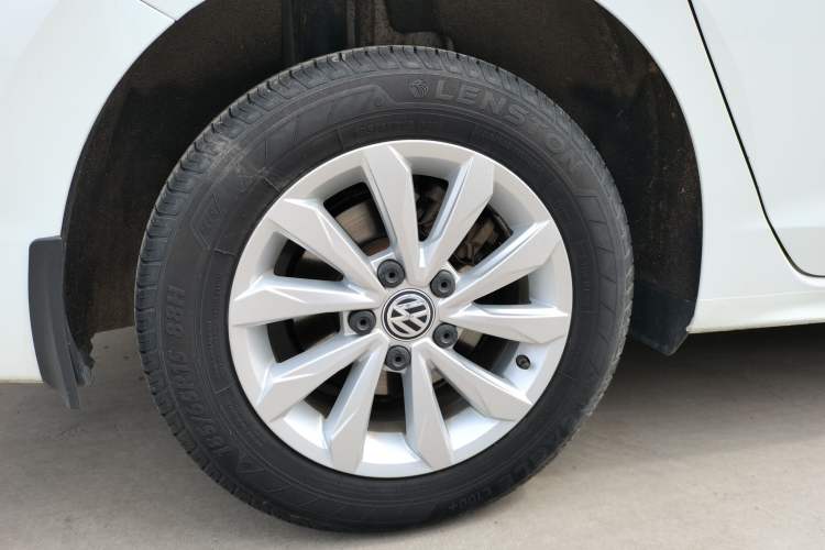 Used Volkswagen Bora 2019 1.5L Manual Fashion Edition Right Rear Wheel Hub