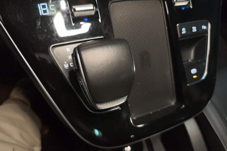 Used Hongqi HQ9 2023 2.0T Smart Connect Flagship Edition Gear Lever