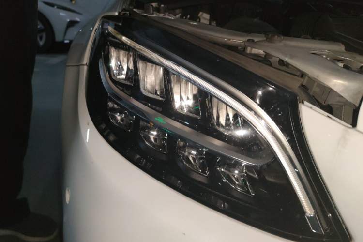 Used Mercedes-Benz C-Class 2019 C 180 L Fashion Edition Sport Version Right Front Headlight