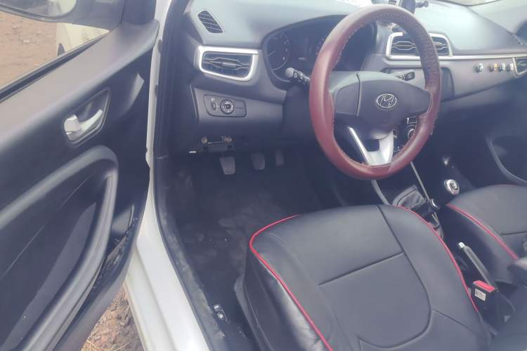 Used Hyundai Verna (older generation) 2017 1.4L Manual Colorful Skyroof Version China V Standard Driver Seat