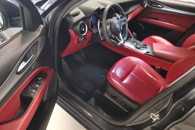 Used Alfa Romeo Stelvio 2019 2.0T 280HP Black Package Limited Edition
