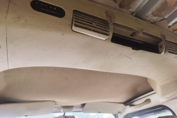 Used Wuling Rongguang 2011 1.2L Base Version
