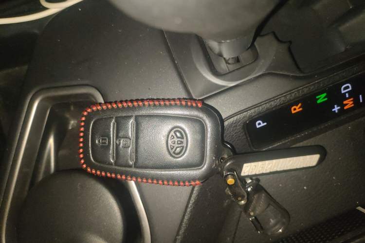 Used Toyota RAV4 2019 2.0L CVT Two-Wheel Drive Luxury Version China VI Standard
