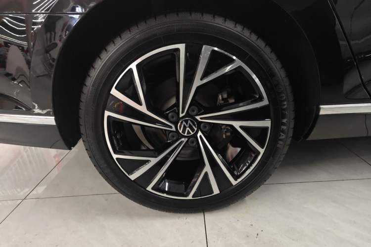 Used Volkswagen Magotan 2020 330TSI DSG Luxury Edition Right Rear Wheel Hub