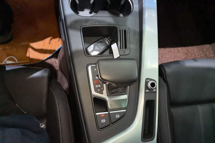 Used Audi A4L 2022 40 TFSI Fashion Dynamic Model Gear Lever