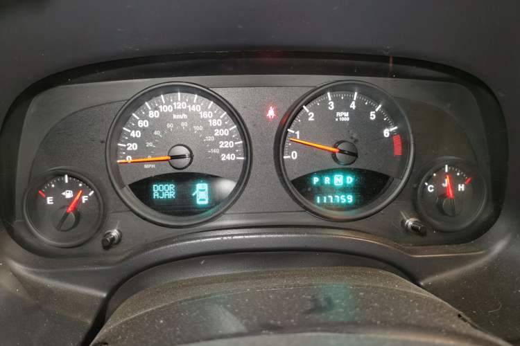 Used Jeep Compass 2007 2.4L four-wheel drive sport version Instrument Cluster