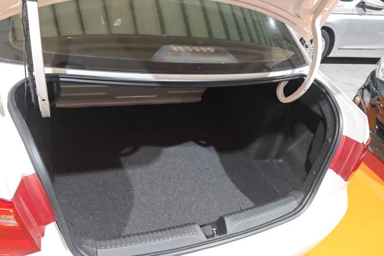 Used Volkswagen Jetta 2015 1.6L Automatic Fashion Model
