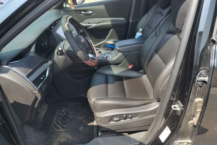 Used Cadillac XT4 2020 28T Two-Wheel-Drive Leading Version
