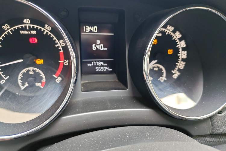 Used Skoda Yeti 2014 1.6L Manual Colorful Edition Odometer Close Up