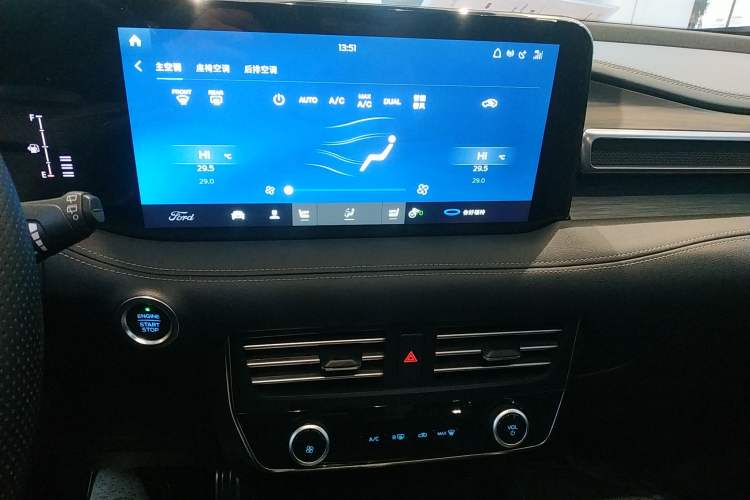 Used Ford Edge 2021 PLUS EcoBoost 245 Two-Wheel-Drive Titanium 7-Seater
