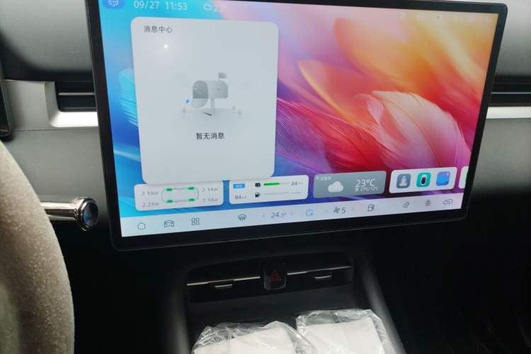 Used Landian E5 2024 Honor Edition 100KM Premium Model 7 Seats Audio And AC Panel