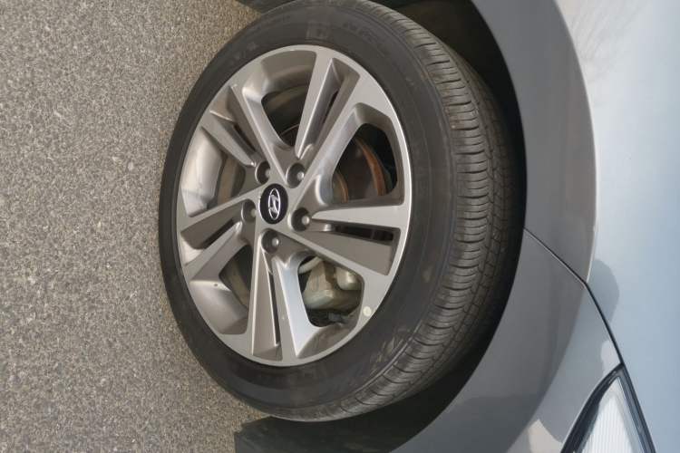 Used Hyundai Elantra (6th Generation / Lingdong) 2016 1.6L Automatic ZhiXuan – Elite Version Right Front Wheel Hub
