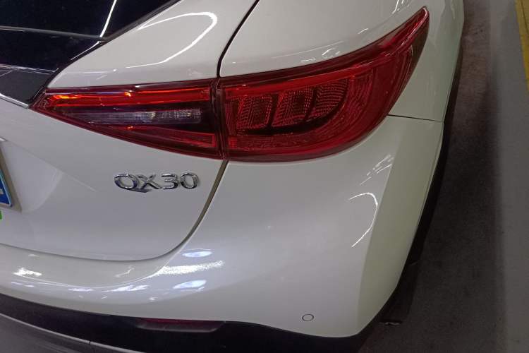 Used Infiniti QX30 2017 1.6T Two-Wheel Drive Fashion Edition
