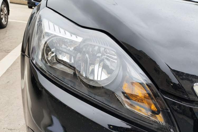 Used Ford Focus 2011 Sedan 1.8L Manual Classic Model
