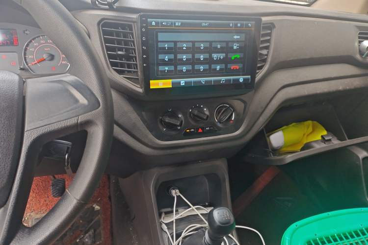 Used Wuling Hongguang V 2022 1.5L Jingqu Edition Enclosed-Window Vehicle with Hydraulic Power Steering LAR