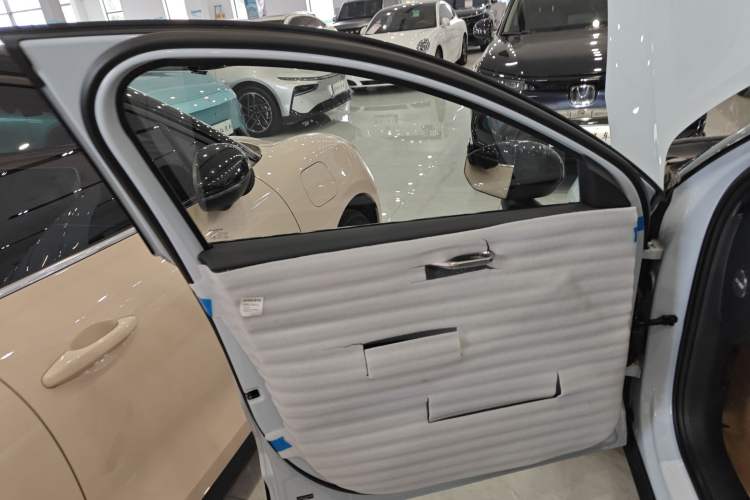 Used Volvo EX30 2025 Rear-Drive Long-Range Version Ultra
