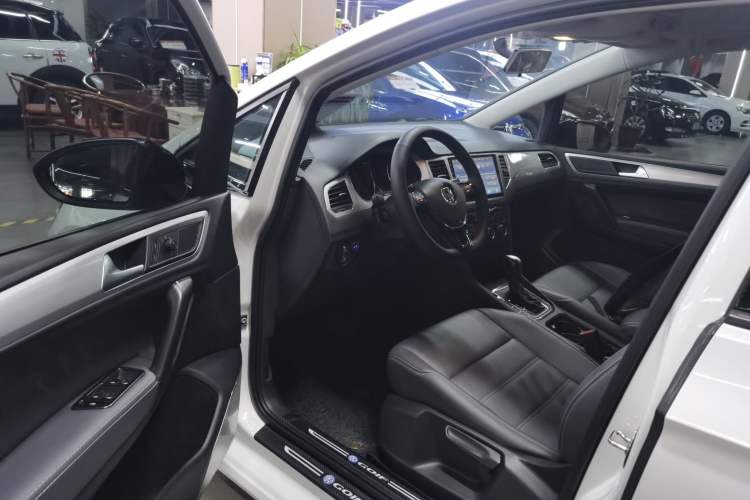 Used Volkswagen Golf Sportsvan 2019 1.6L Automatic Pure Model China V Standard Driver Seat