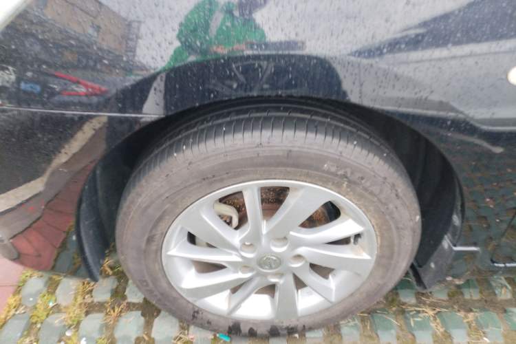 Used Nissan Sylphy 2012 1.6 XL Manual Luxury Edition Left Front Wheel Hub