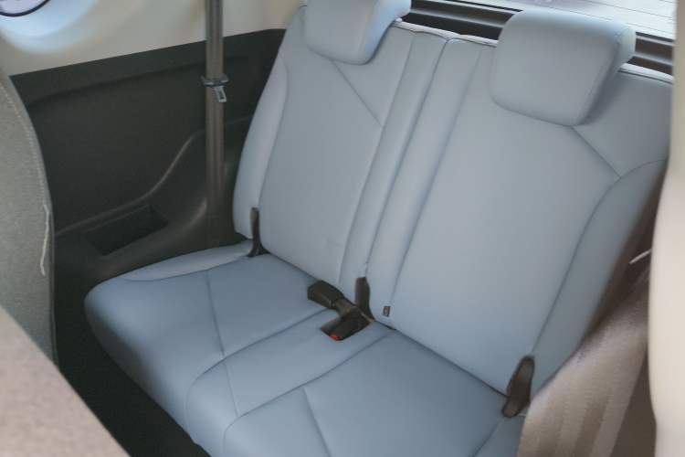 Used Chery QQ Little Ant 2022 Restyled Version Sweet Pink Edition Half-Sugar Version 28.8 kWh 30 kW 301 km Left Rear Seat