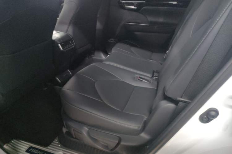 Used Toyota Highlander 2022 Dual-Engine 2.5L Four-Wheel Drive Prestige Version 7 Seats
