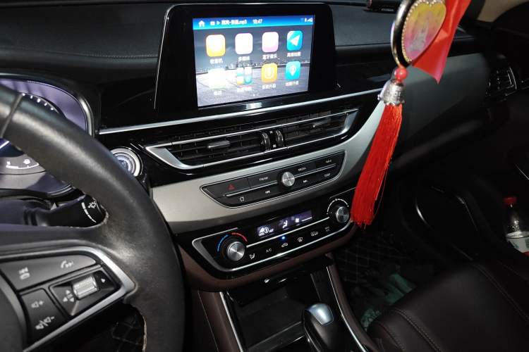 Used CHANGAN Raeton CC 2018 1.5T Automatic Elegant Starry Edition China V Standard Audio And AC Panel