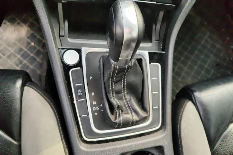 Used Volkswagen Golf 2017 280TSI Automatic R-Line Million-Vehicle Commemorative Edition Gear Lever