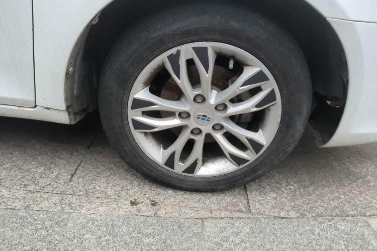 Used Geely Auto Emgrand 2014 Sedan 1.5L Manual Elite Model Right Front Wheel Hub