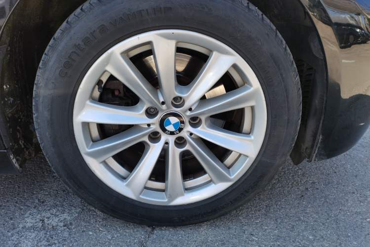Used BMW 5 Series 2013 525Li Luxury Model
