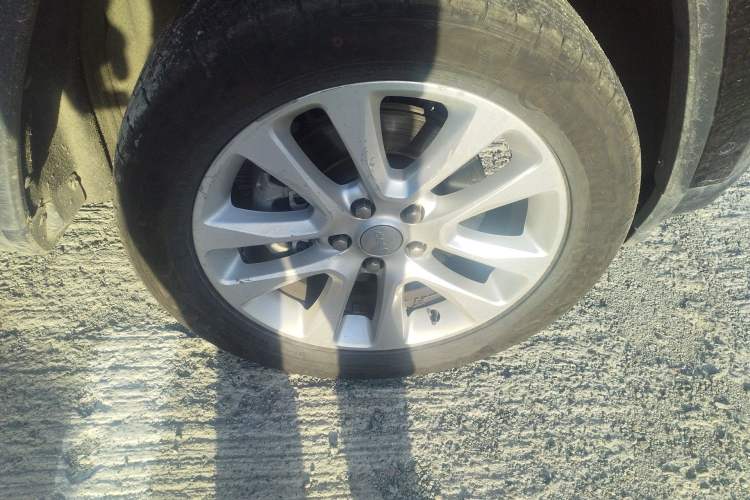 Used Jeep Grand Cherokee 2017 3.0L Comfort Navigation Edition Right Front Wheel Hub