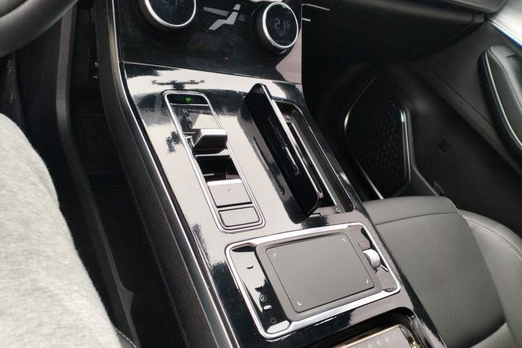 Used EXEED Zhuifeng 2022 Versailles 1.6T DCT "Chasing the Wind" Edition Gear Lever