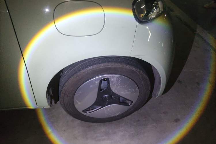 Used ORA White Cat 2020 360 km Luxury Version Right Front Wheel Hub